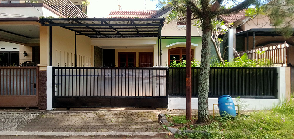 Rumah 3 Kamar Tidur 2 Kamar Mandi Carport di Antapani Bandung
