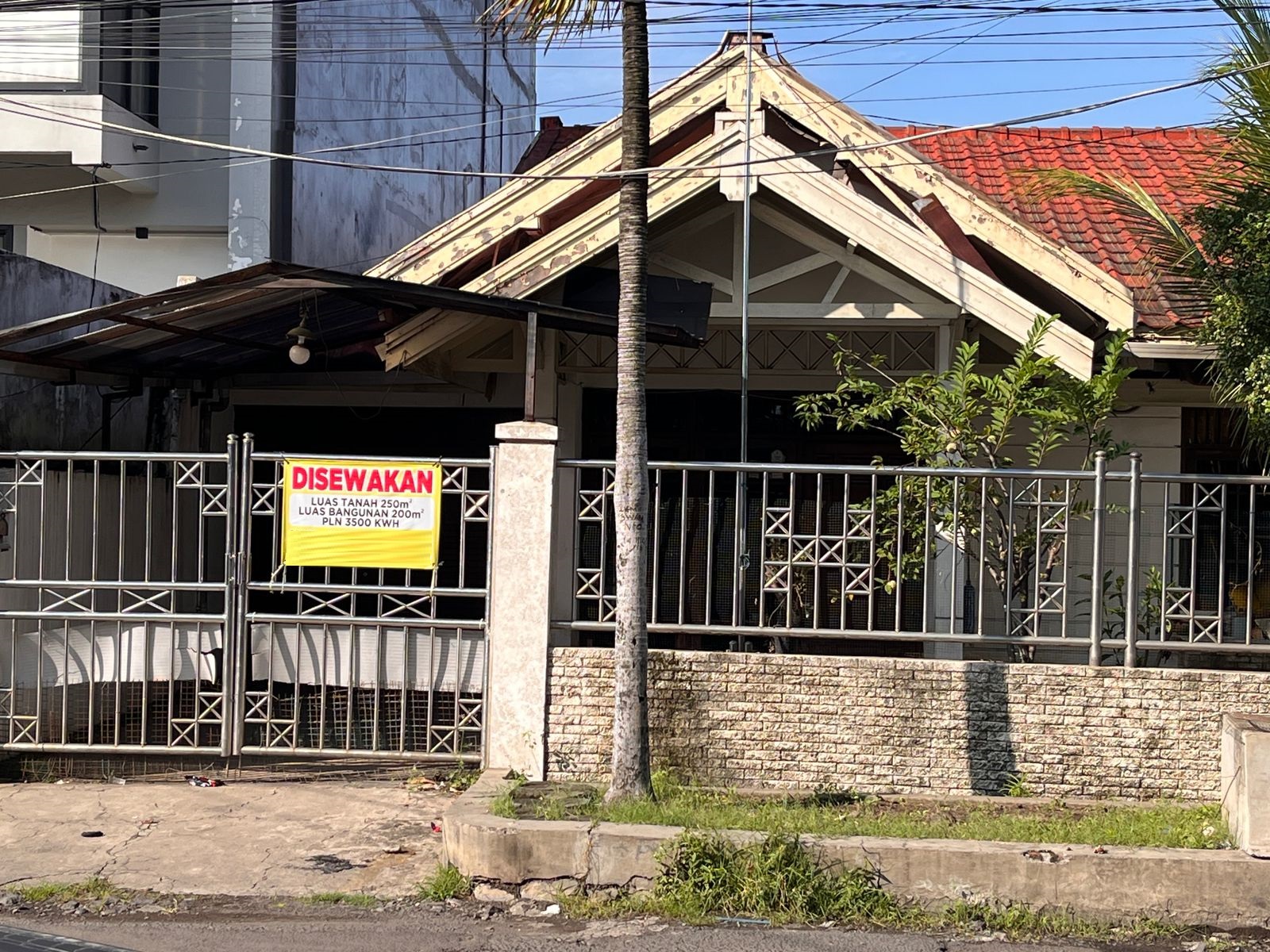 rumah disewakan darmo permai selatan surabaya