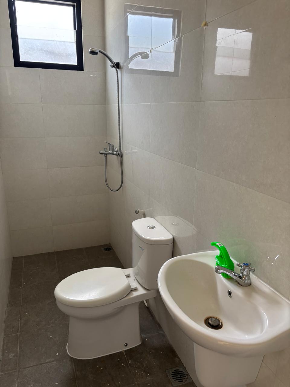 Dijual Rumah di Jl.Penyelesaian Tomang, Kembangan, Jakarta Barat