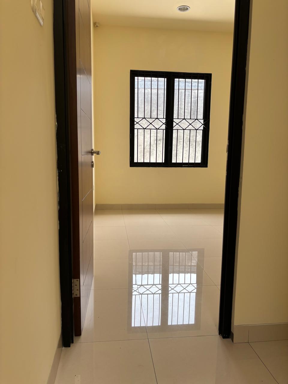 Dijual Rumah di Jl.Penyelesaian Tomang, Kembangan, Jakarta Barat