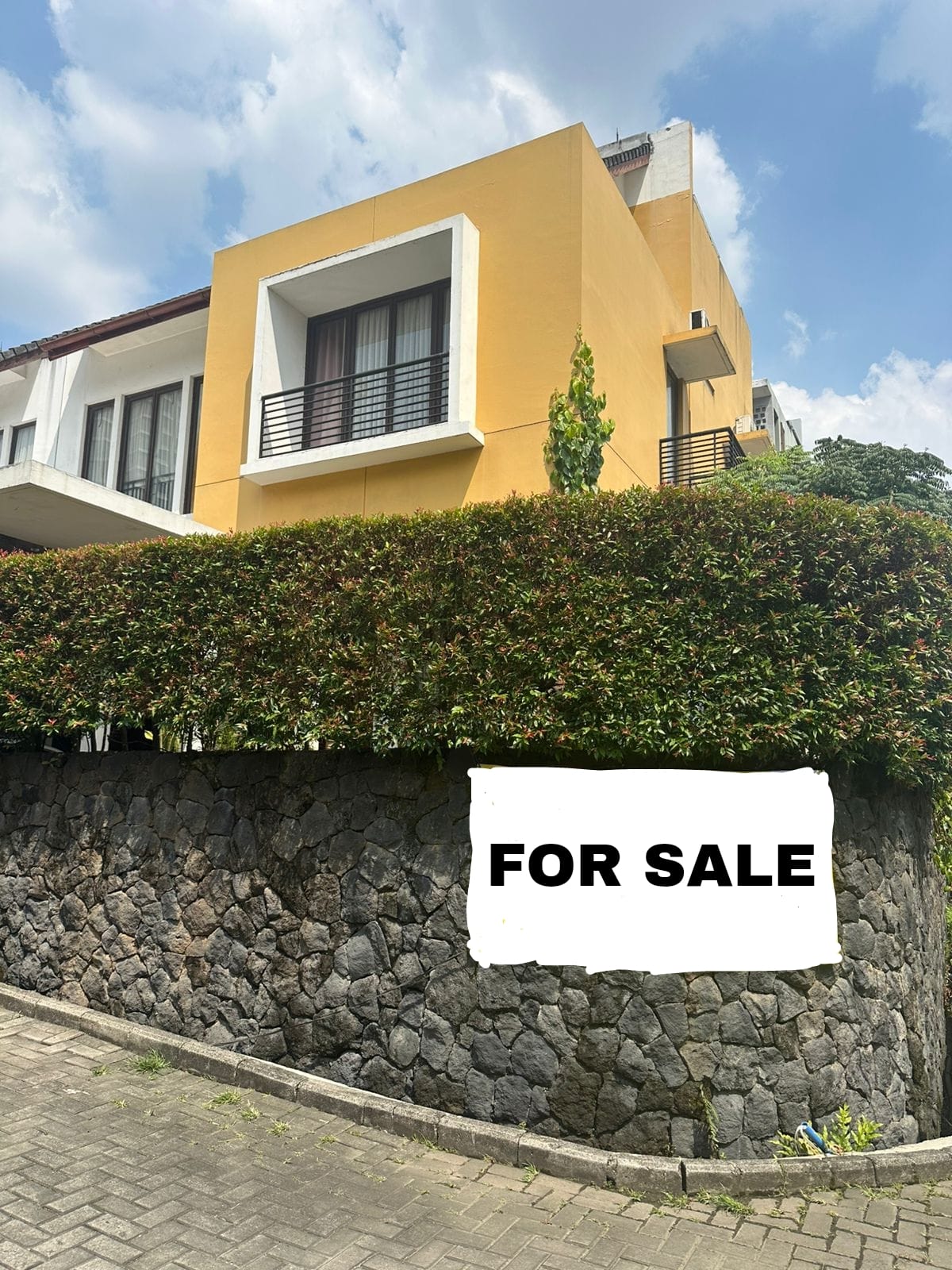 Jual rumah modern dan posisi hook di TerasBintaroB7,Pesanggrahan