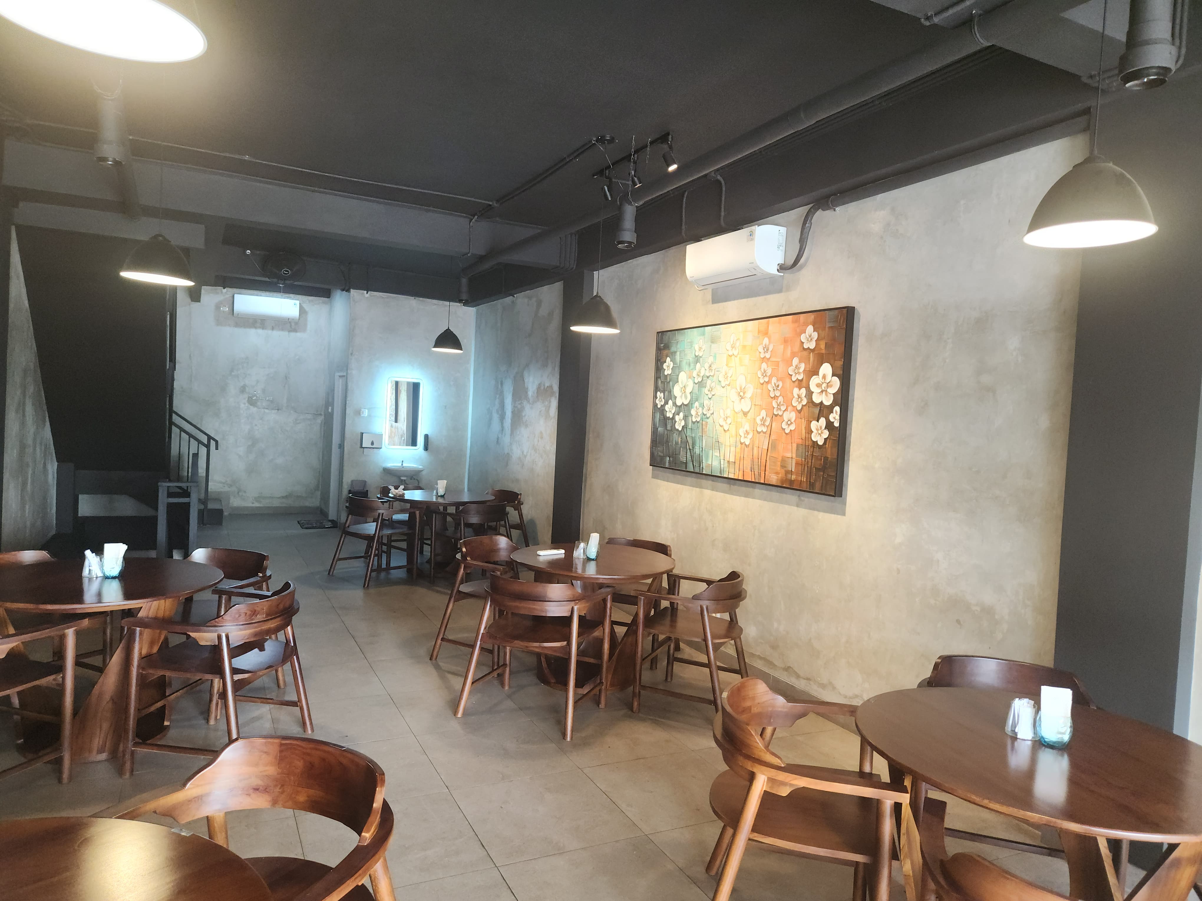 Jual ruko full furnished dan strategis di Bekasi Town Square