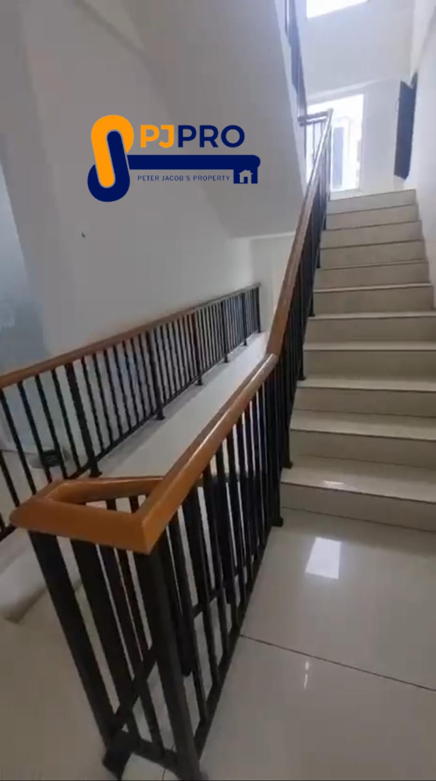 Dijual Ruko Posisi Hook Bagus Strategis di Mega Boulevard Bekasi