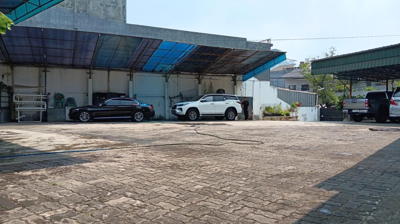 Jual tanah luas dengan bangunan rumah di Tebet Barat 4, Tebet,