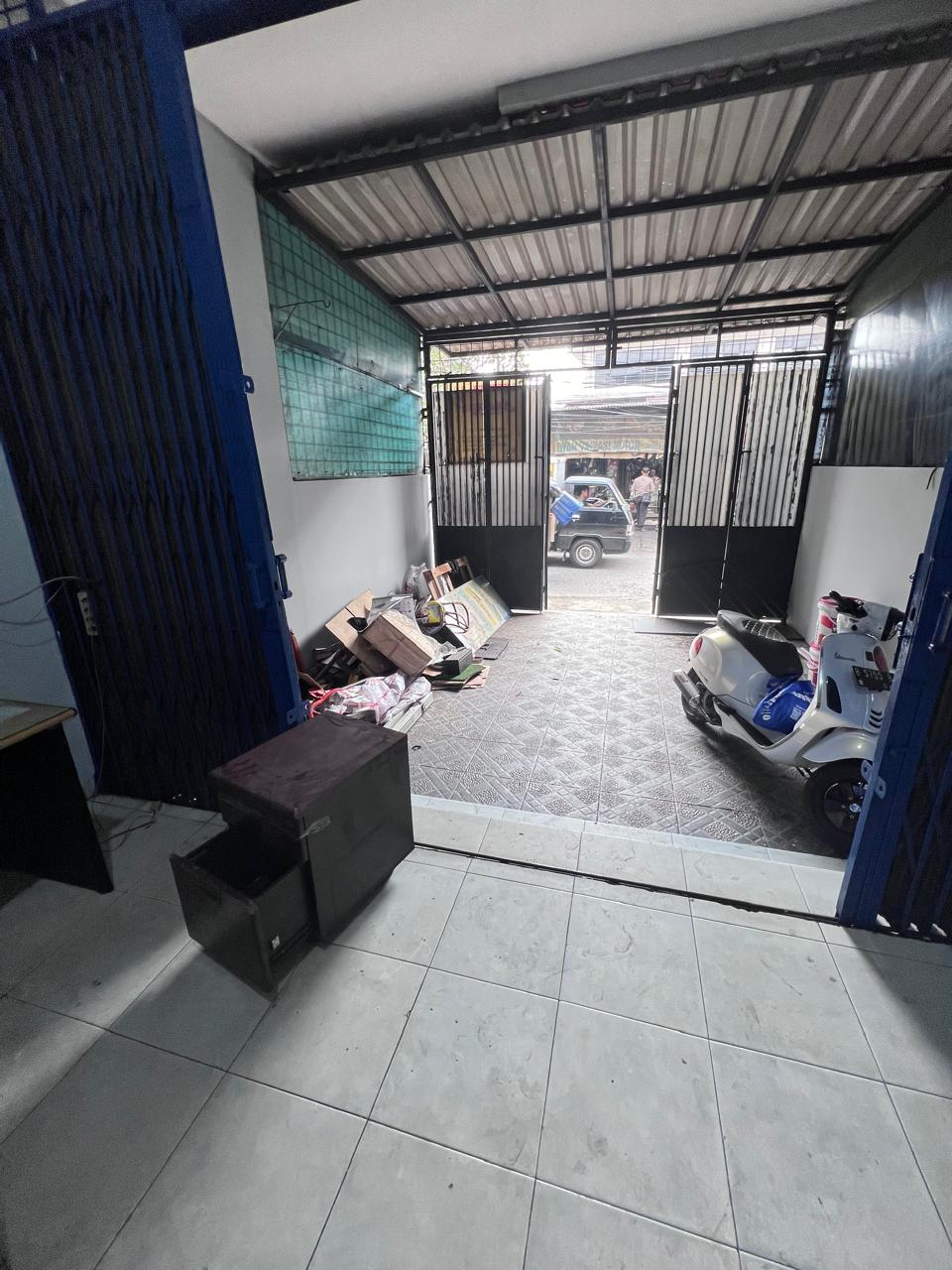 Jual ruko pinggir jalan raya dan ramai di Indraloka Raya, Grogol