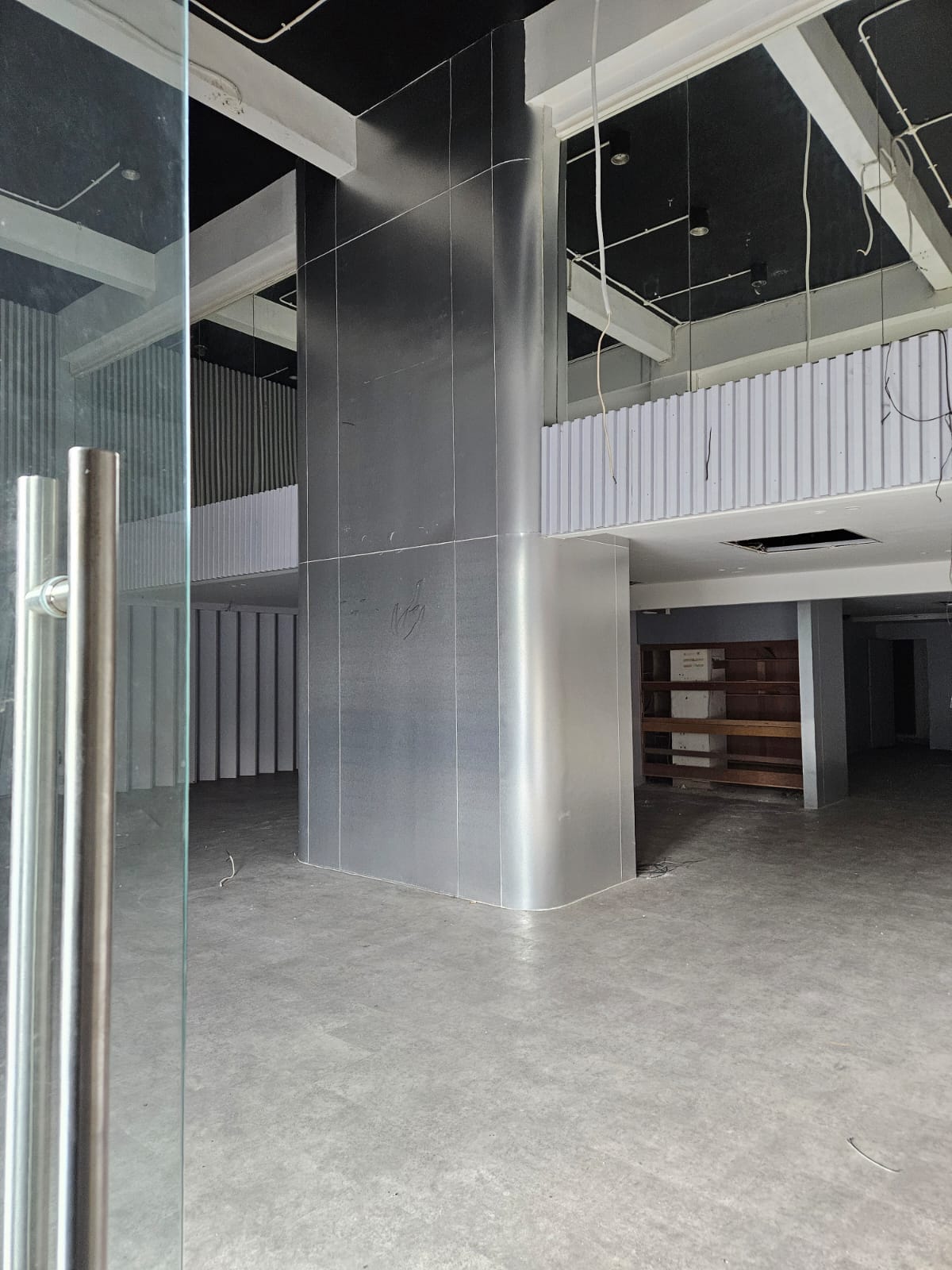 Sewa ruko gandeng besar dekat Rcti di Kebon Jeruk, Jakarta Barat