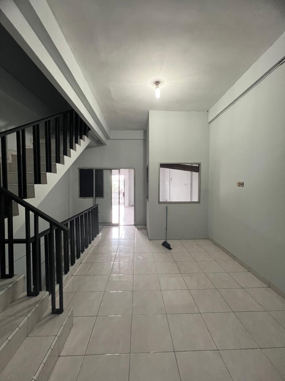 Jual ruko pinggir jalan raya dan ramai di Indraloka Raya, Grogol