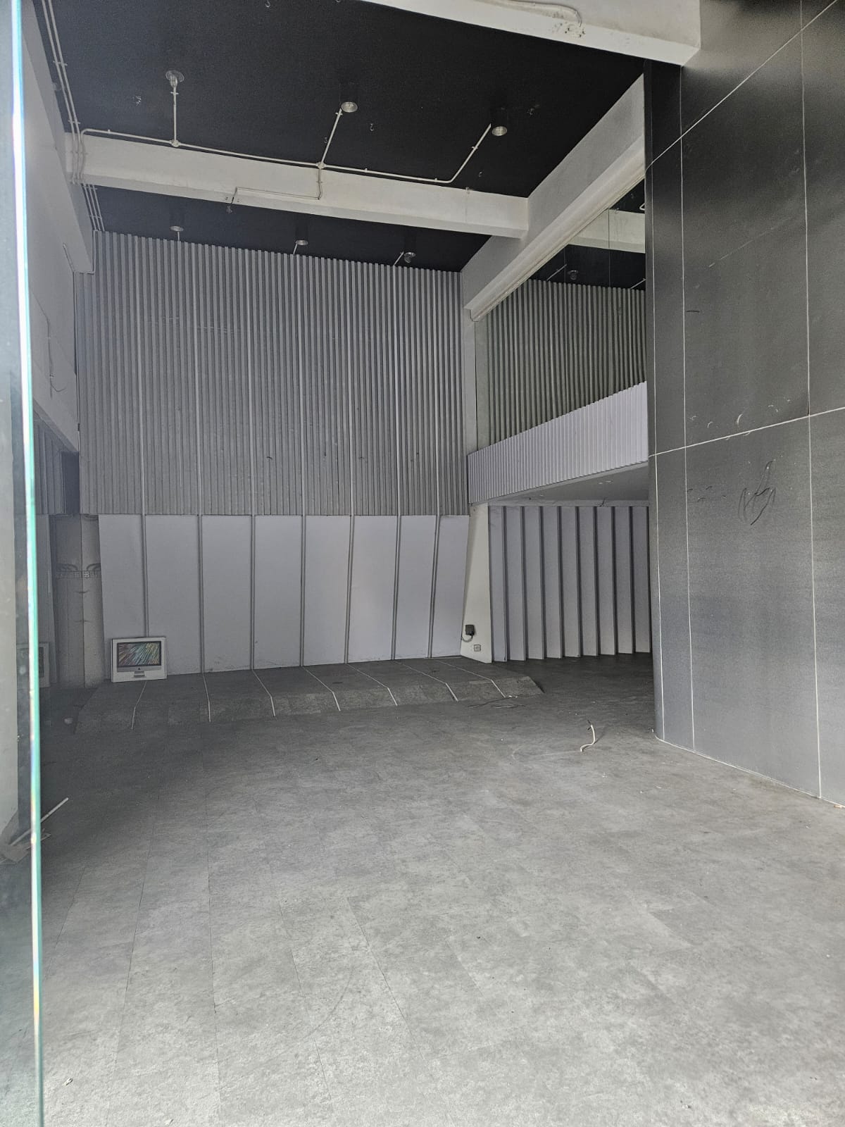 Sewa ruko gandeng besar dekat Rcti di Kebon Jeruk, Jakarta Barat