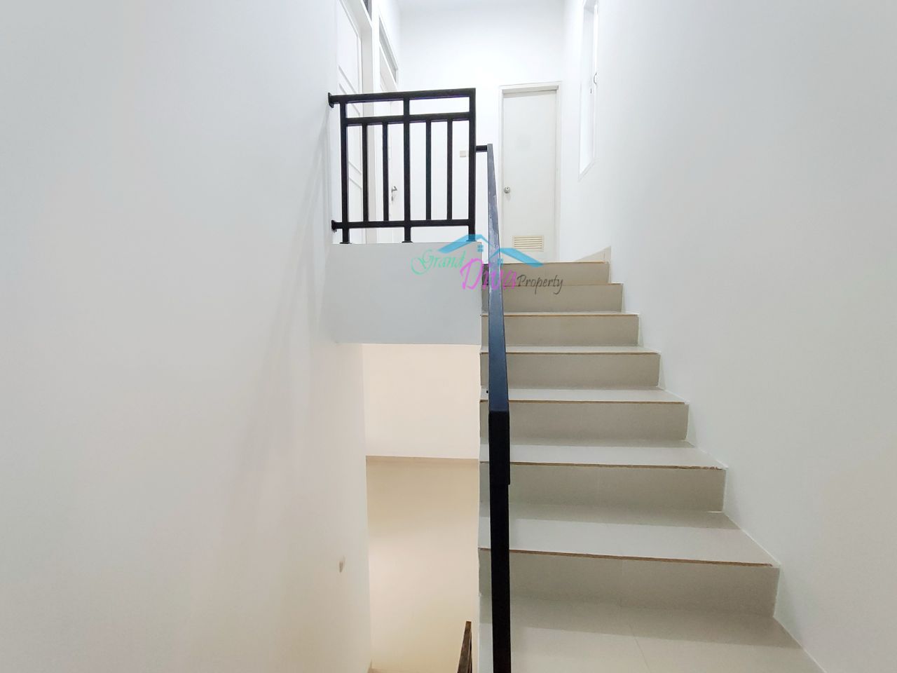 RUMAH BAGUS BARU RENOVASI DI PERUM GRAND SERPONG RESIDENCE 2