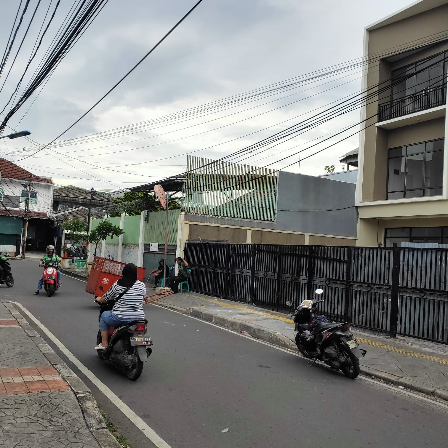 Jual ruko 3 unit gandeng di Jatinegara, Rawa Bunga, Jak Tim