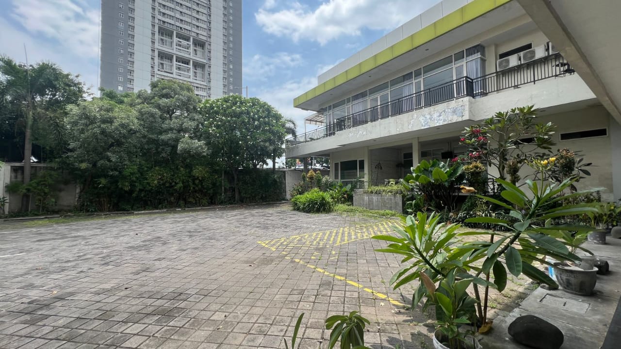 Gedung Eks Hotel Nempel Jl Raya MERR Strategis Harga Termurah