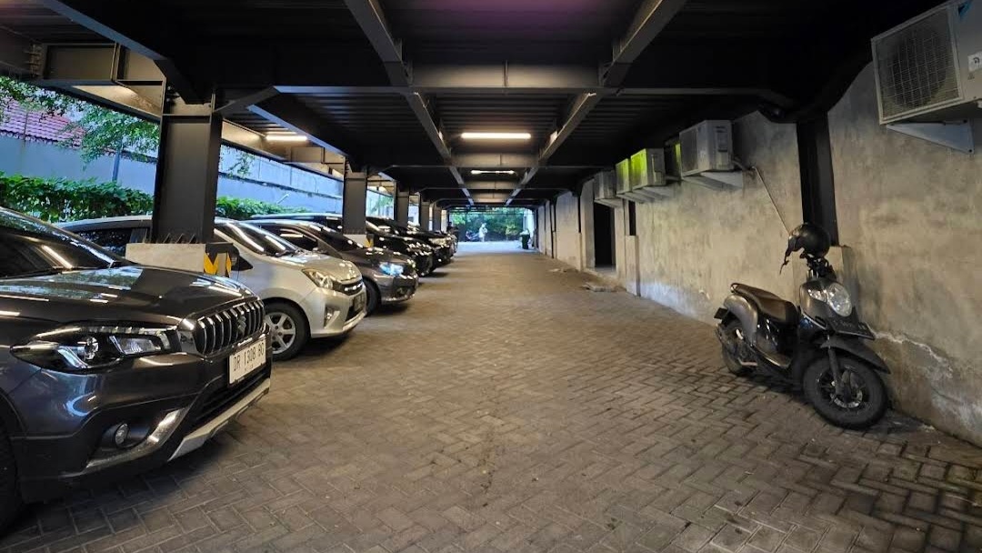 Gedung Usaha Komersial Eks Resto Raya HR Muhammad Surabaya Barat