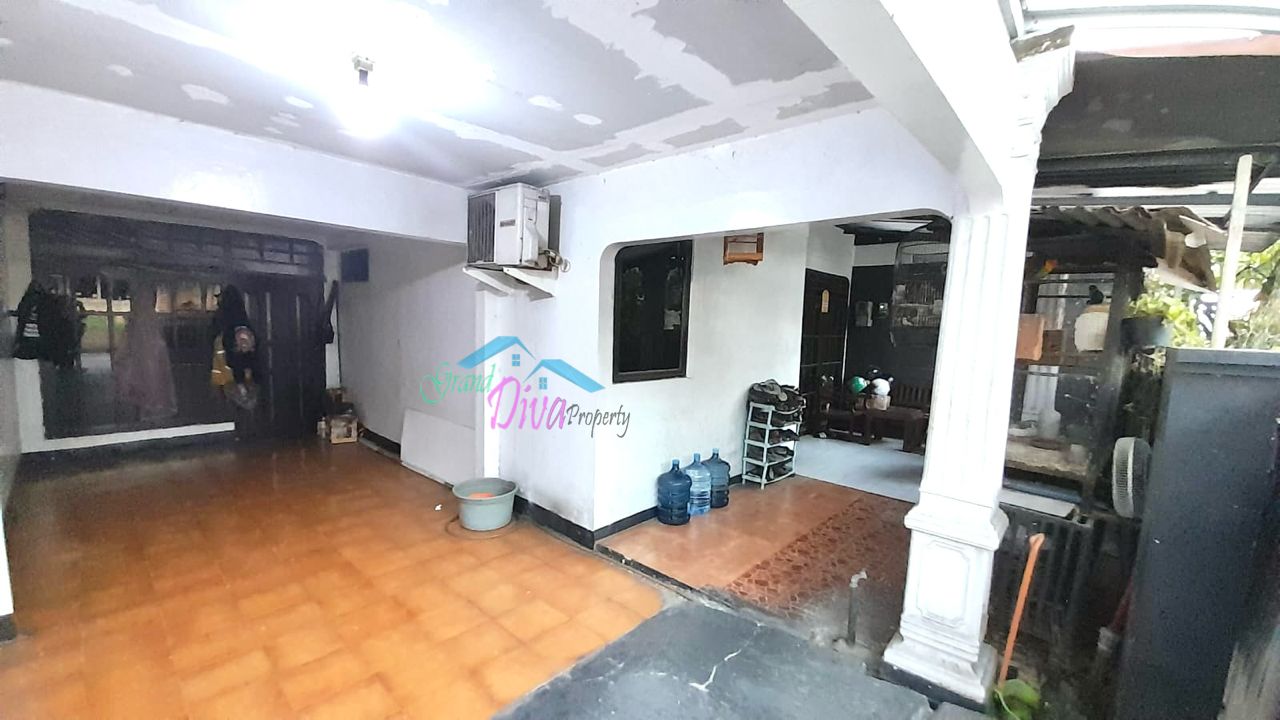 RUMAH 2 LANTAI  DI PERUMAHAN MASNAGA JAKASAMPURNA BEKASI