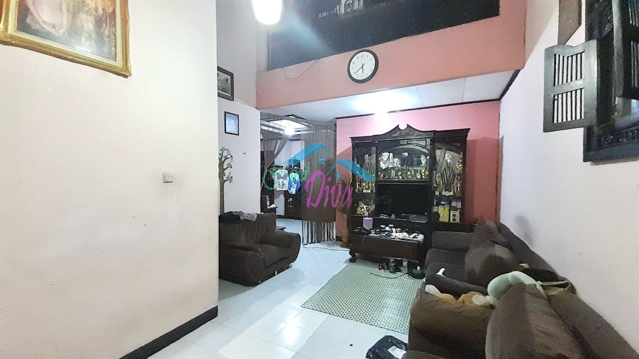 RUMAH 2 LANTAI  DI PERUMAHAN MASNAGA JAKASAMPURNA BEKASI