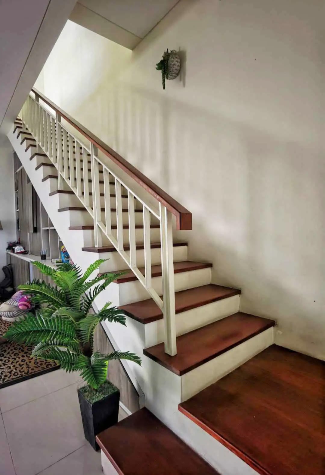 Jual Rumah Minimalis Roya Residence , Wiyung SHM 2Lt Siap Huni