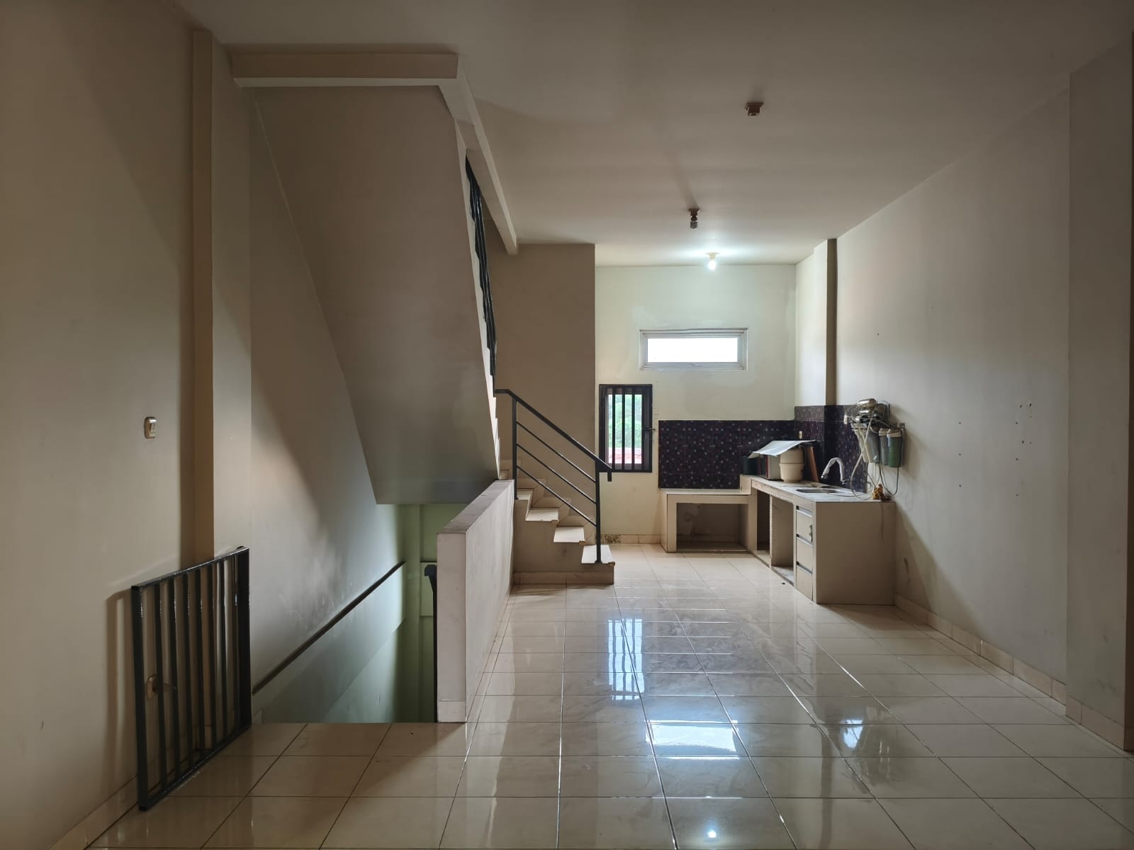 Jual ruko murah di jln. M.H.Thamrin, Panunggangan, Pinang, Kota