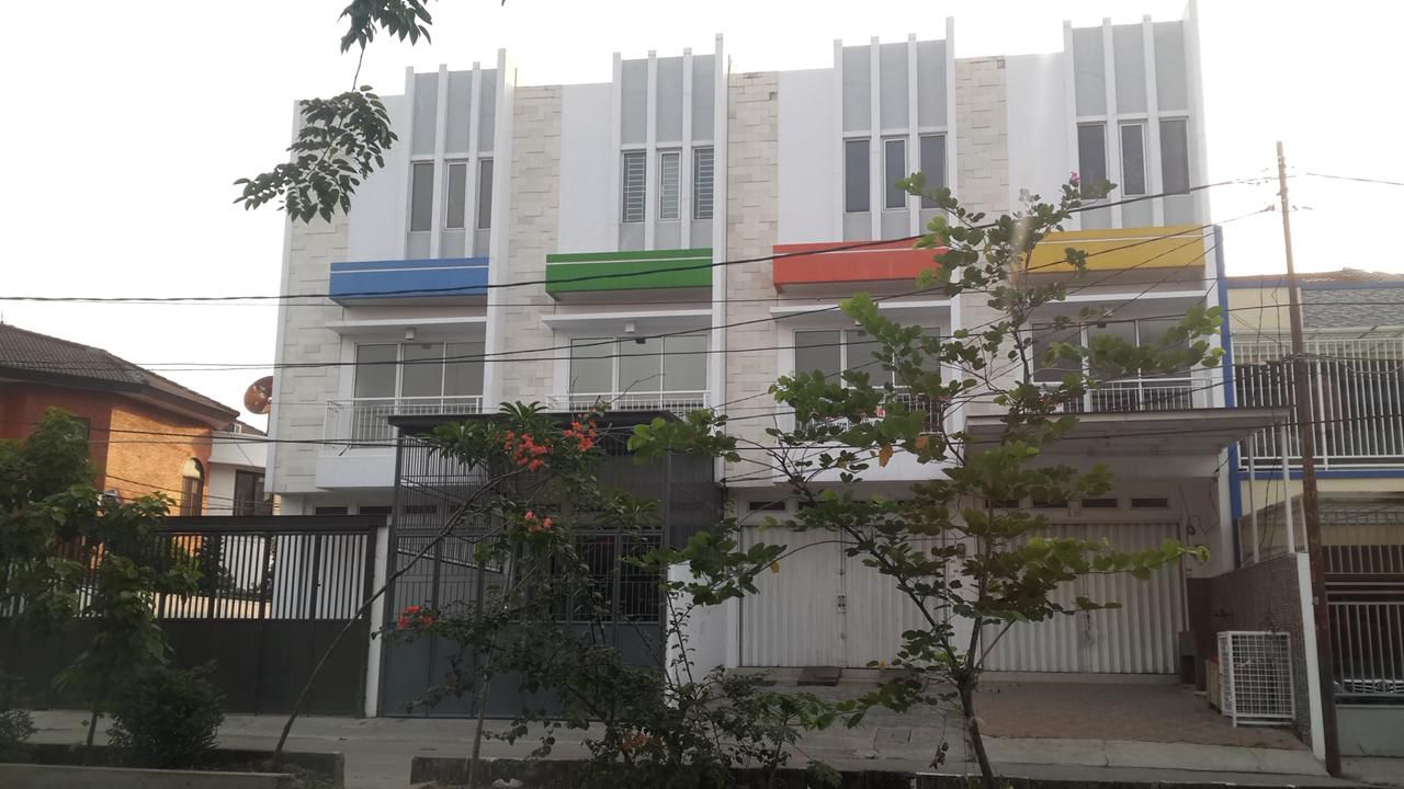 Jual ruko pinggir jalan dan siap huni di Taman Cosmos 2, Kebon