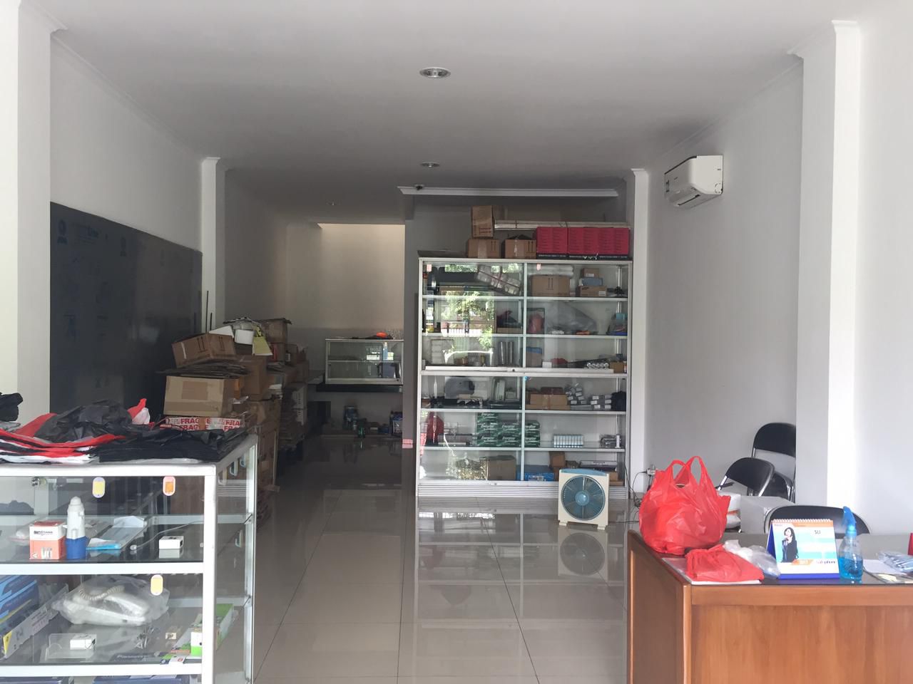 Jual ruko pinggir jalan dan siap huni di Taman Cosmos 2, Kebon