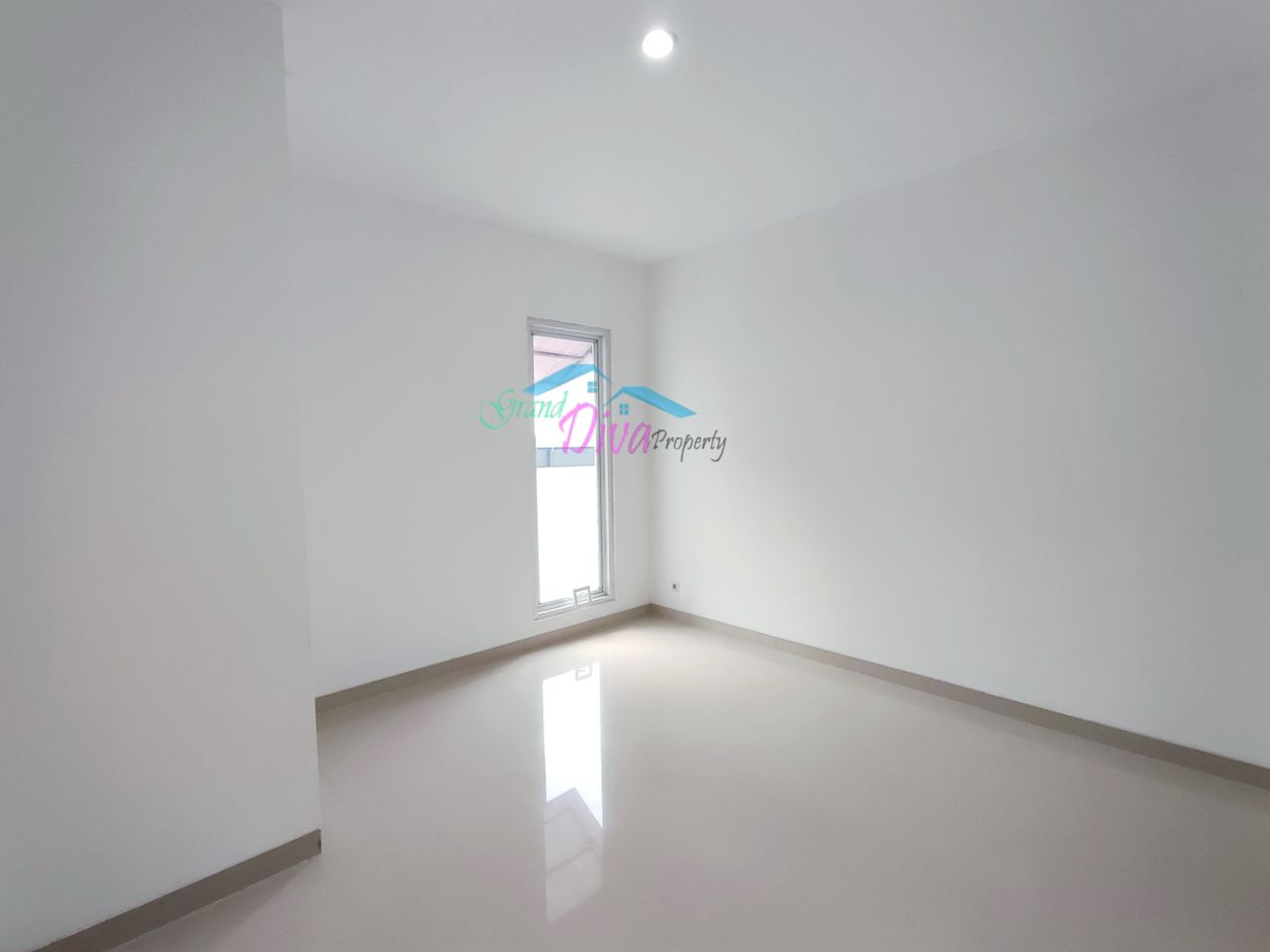 RUMAH BAGUS BARU RENOVASI DI CLUSTER THE REGENT RESIDENCE BEKASI