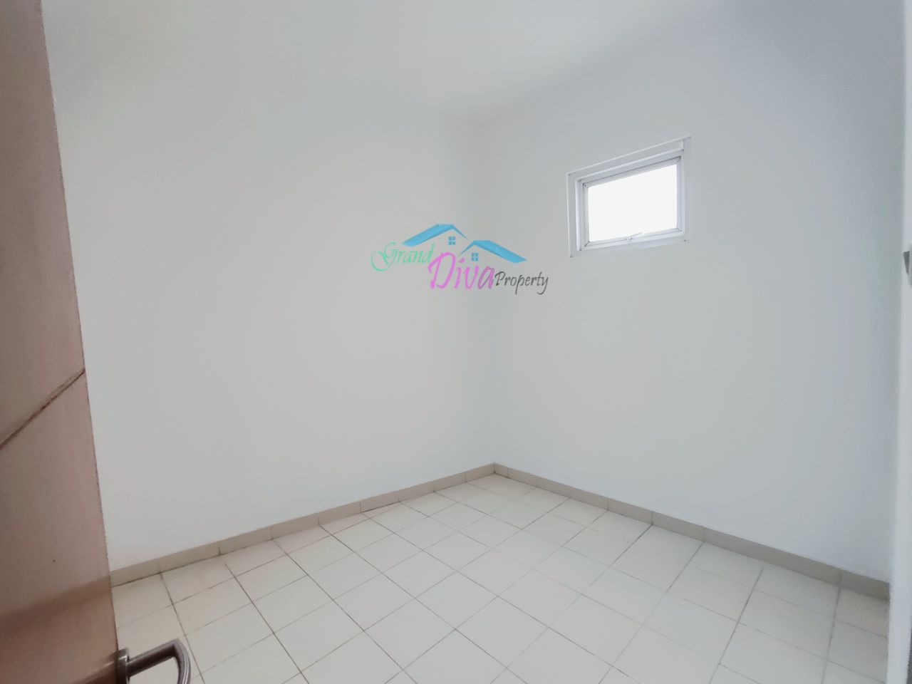 RUMAH BAGUS BARU RENOVASI DI CLUSTER THE REGENT RESIDENCE BEKASI