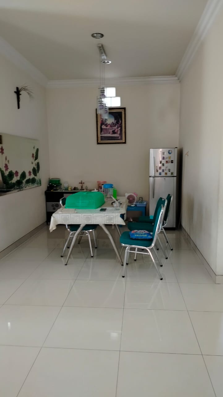 Jual rumah luas dan nyaman di Wisma Ratu 5,Jatimakmur,PondokGede
