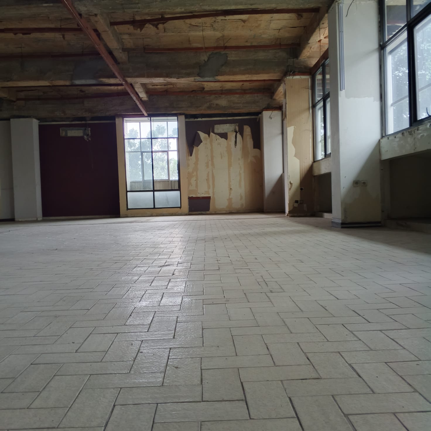 Disewakan Gedung di Mampang Prapatan, Jakarta Selatan
