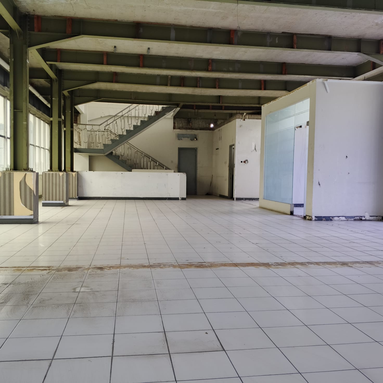 Disewakan Gedung di Mampang Prapatan, Jakarta Selatan