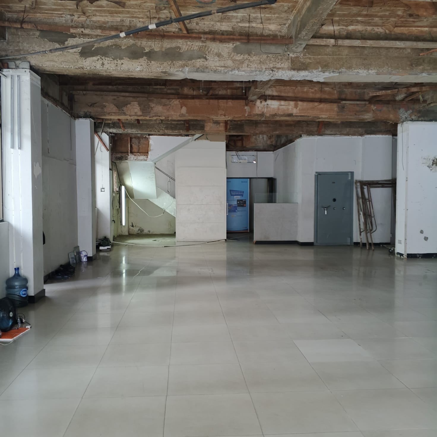 Disewakan Gedung di Mampang Prapatan, Jakarta Selatan