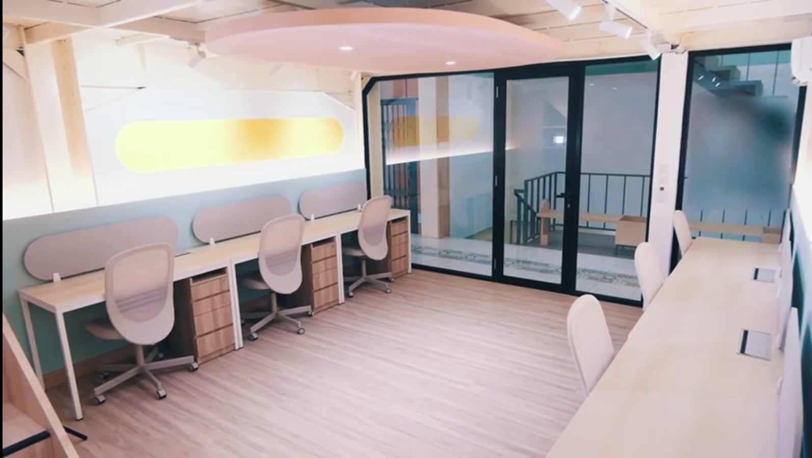 Dijual gedung mini kantor cantik beserta gudang di Pluit, Penjar