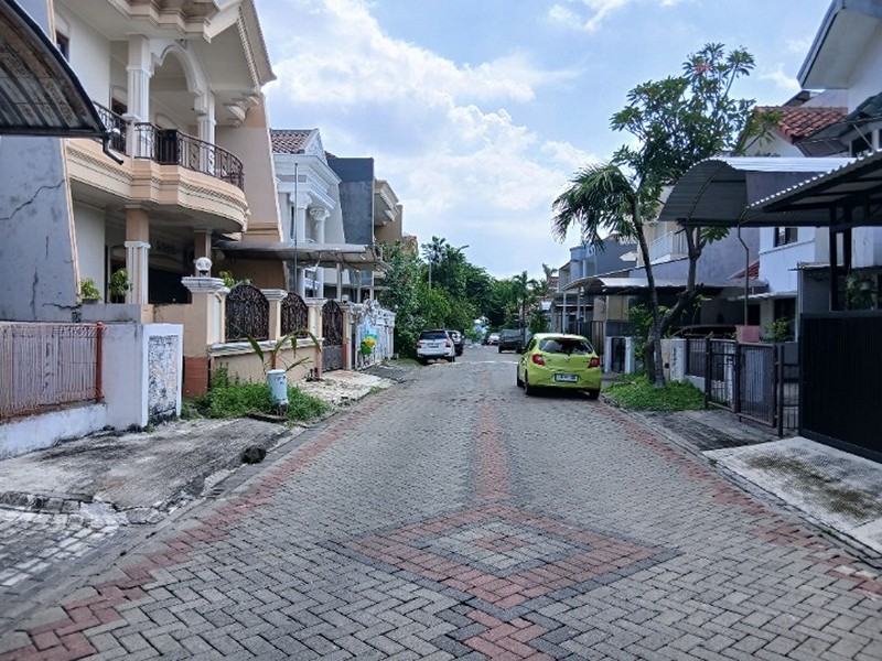 Dijual Rumah Siap Huni di Vila Valensia Pakuwon Indah, Surabaya