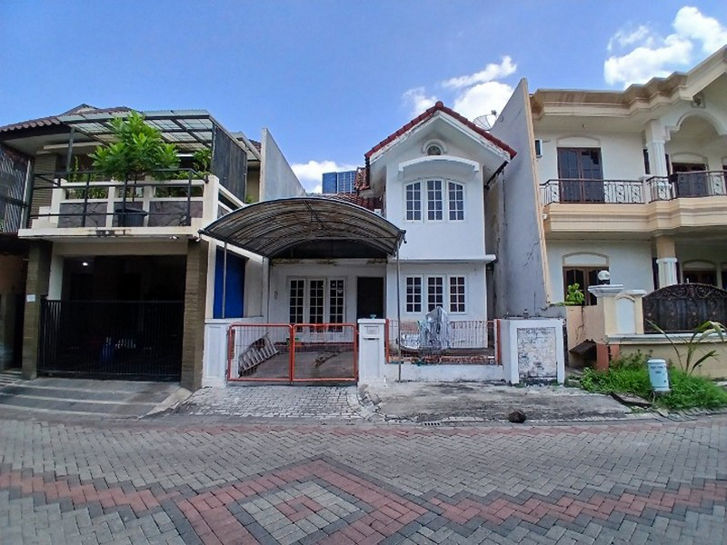 Dijual Rumah Siap Huni di Vila Valensia Pakuwon Indah, Surabaya