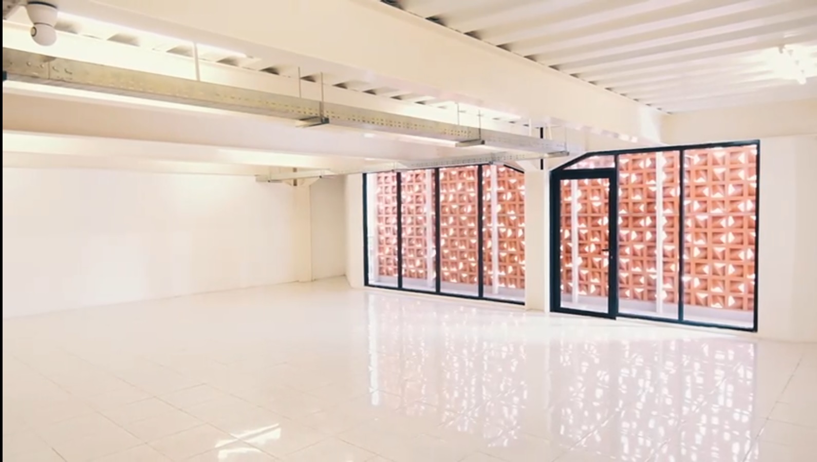 Dijual gedung mini kantor cantik beserta gudang di Pluit, Penjar