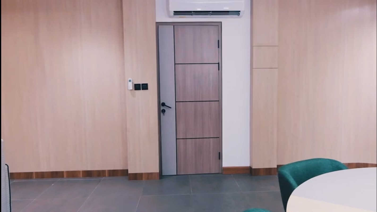 Dijual gedung mini kantor cantik beserta gudang di Pluit, Penjar