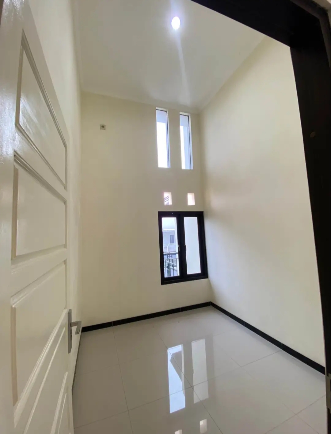 Jual Rumah Baru Raya Medokan Ayu SHM 2 lt Dekat kampus UPN