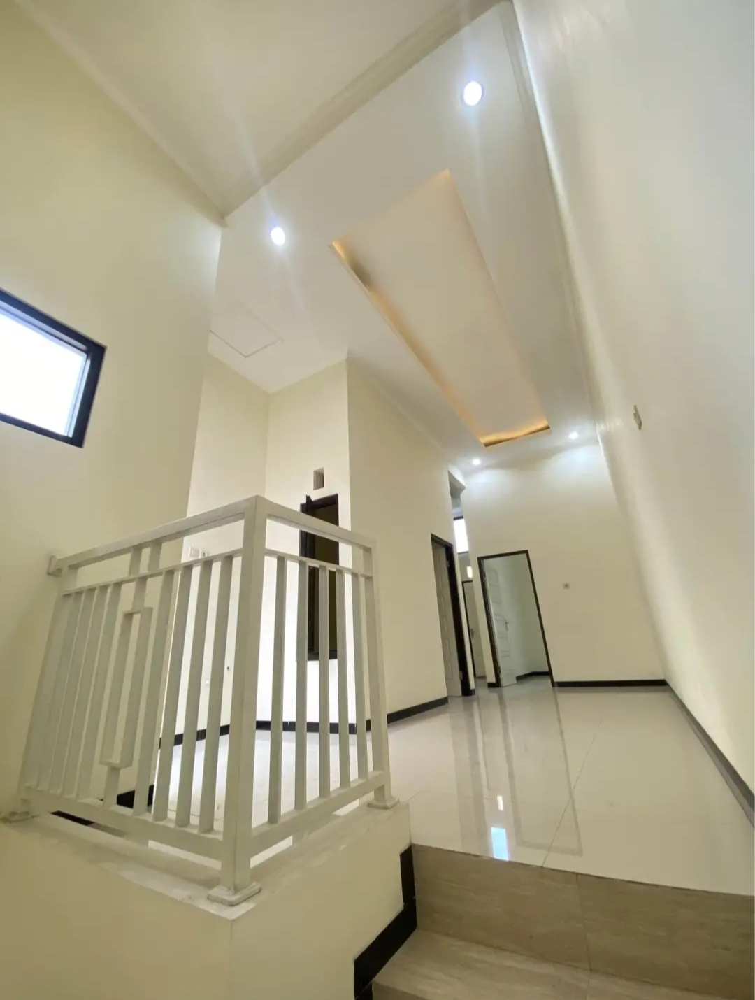 Jual Rumah Baru Raya Medokan Ayu SHM 2 lt Dekat kampus UPN