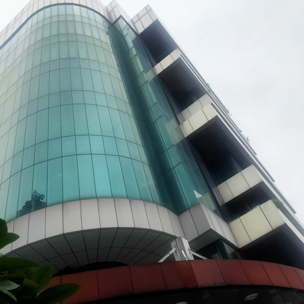 Dijual dan Sewa gedung strategis di Mampang Prapatan, Jakarta Se