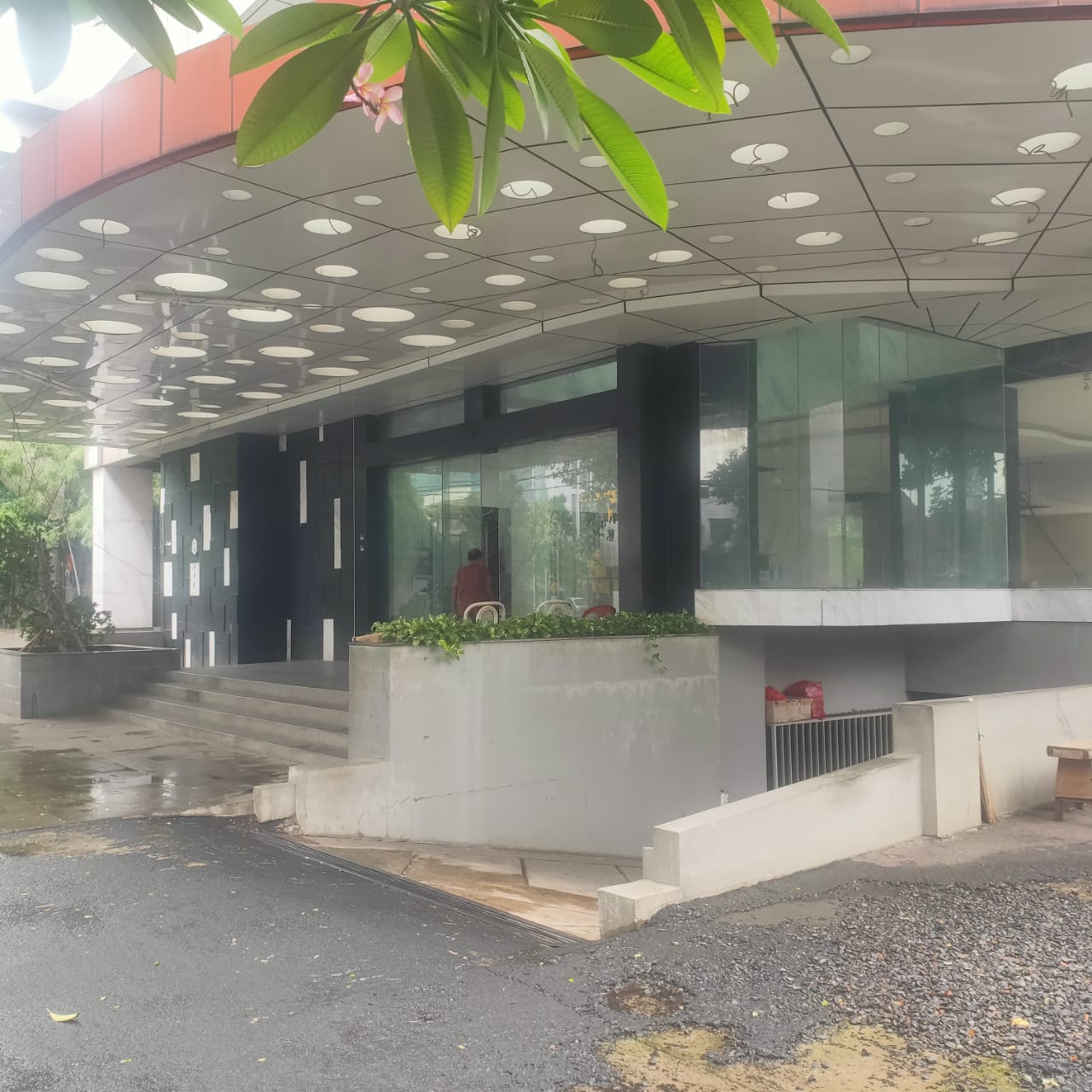 Dijual dan Sewa gedung strategis di Mampang Prapatan, Jakarta Se