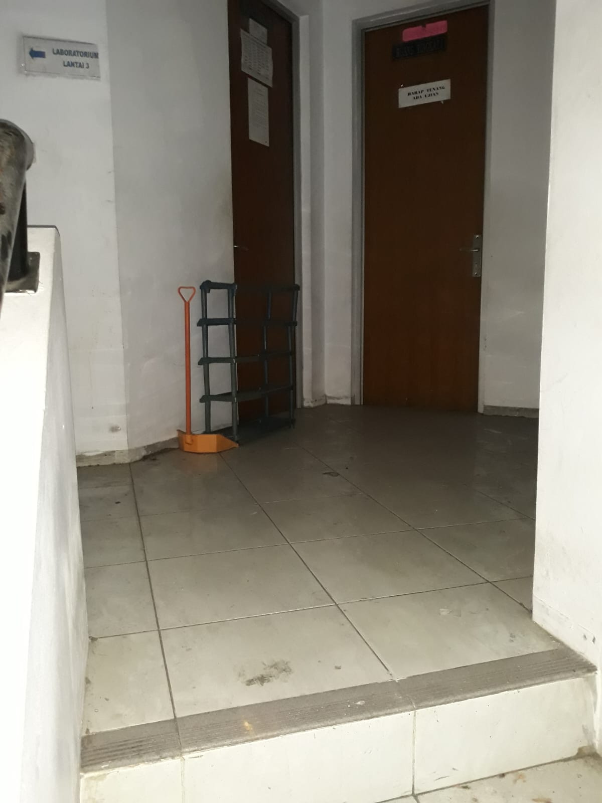 Dijual cepat Gedung butuh renov di Kelapa Dua Wetan, Ciracas, Ja