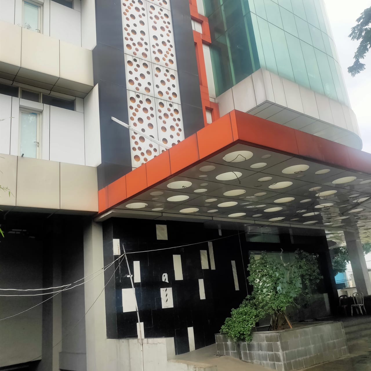 Dijual dan Sewa gedung strategis di Mampang Prapatan, Jakarta Se