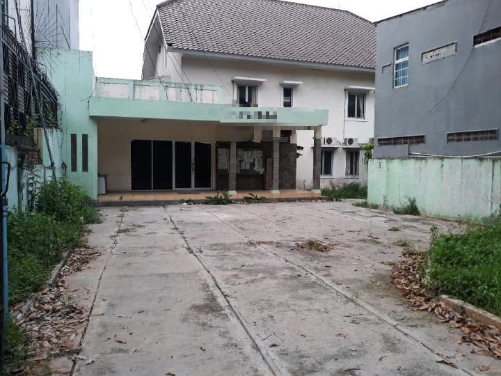 Dijual cepat Gedung butuh renov di Kelapa Dua Wetan, Ciracas, Ja