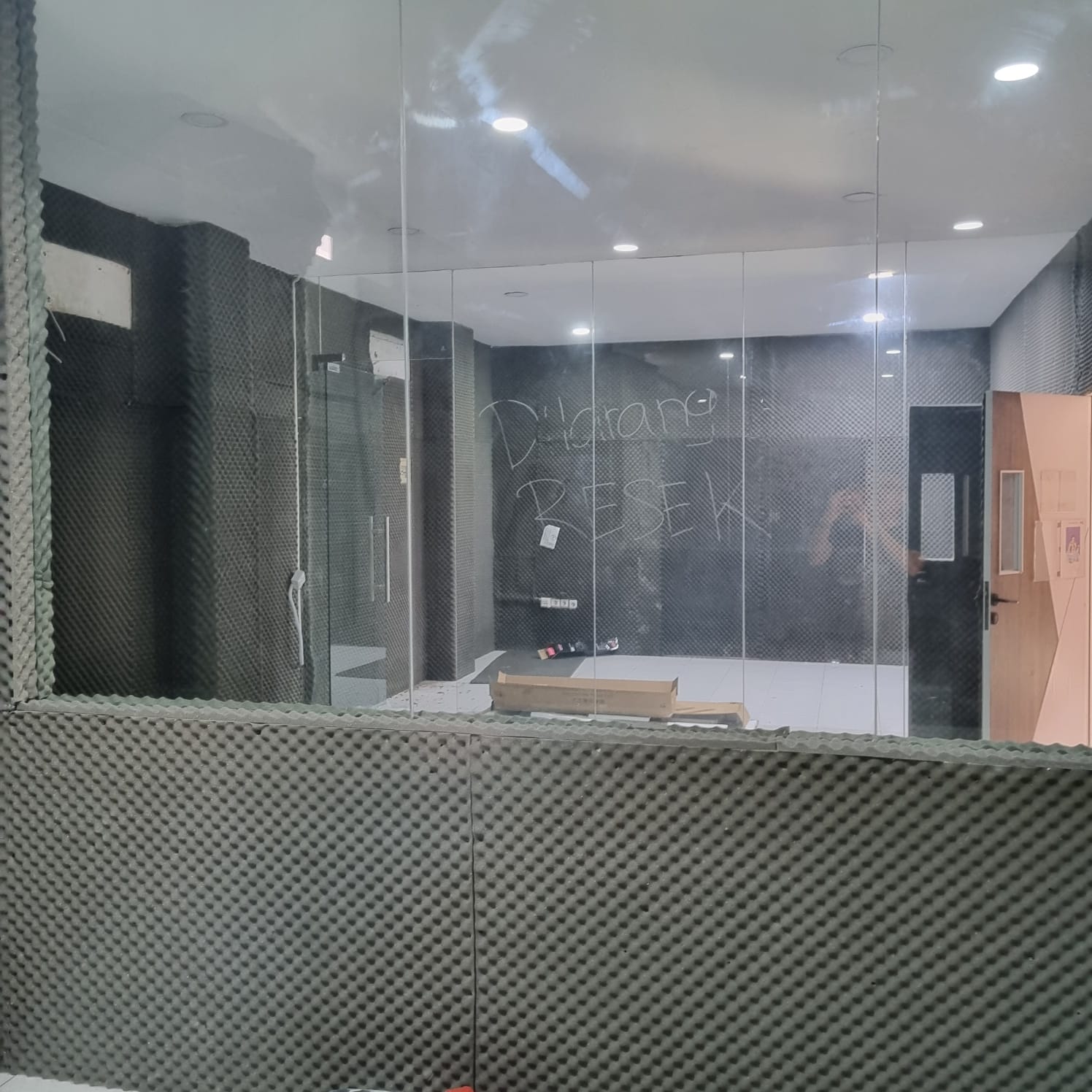 Dijual dan disewakan gedung mini di Kelapa Gading, Jakarta Utara