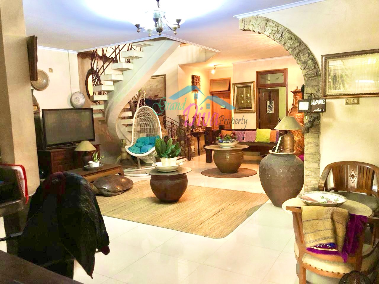 RUMAH HOOK BAGUS DAN LUAS DI JATIBENING ESTATE DEKAT STASIUN LRT