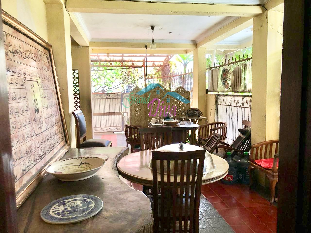 RUMAH HOOK BAGUS DAN LUAS DI JATIBENING ESTATE DEKAT STASIUN LRT