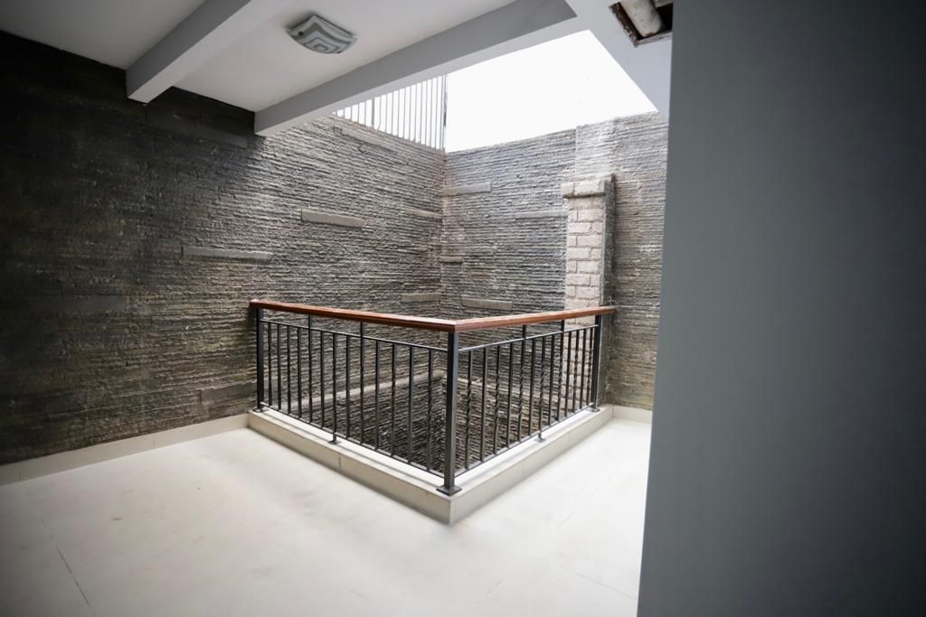 Jual Sewa Rumah Bisa untuk Kantor di Area Cilandak Dekat Citos