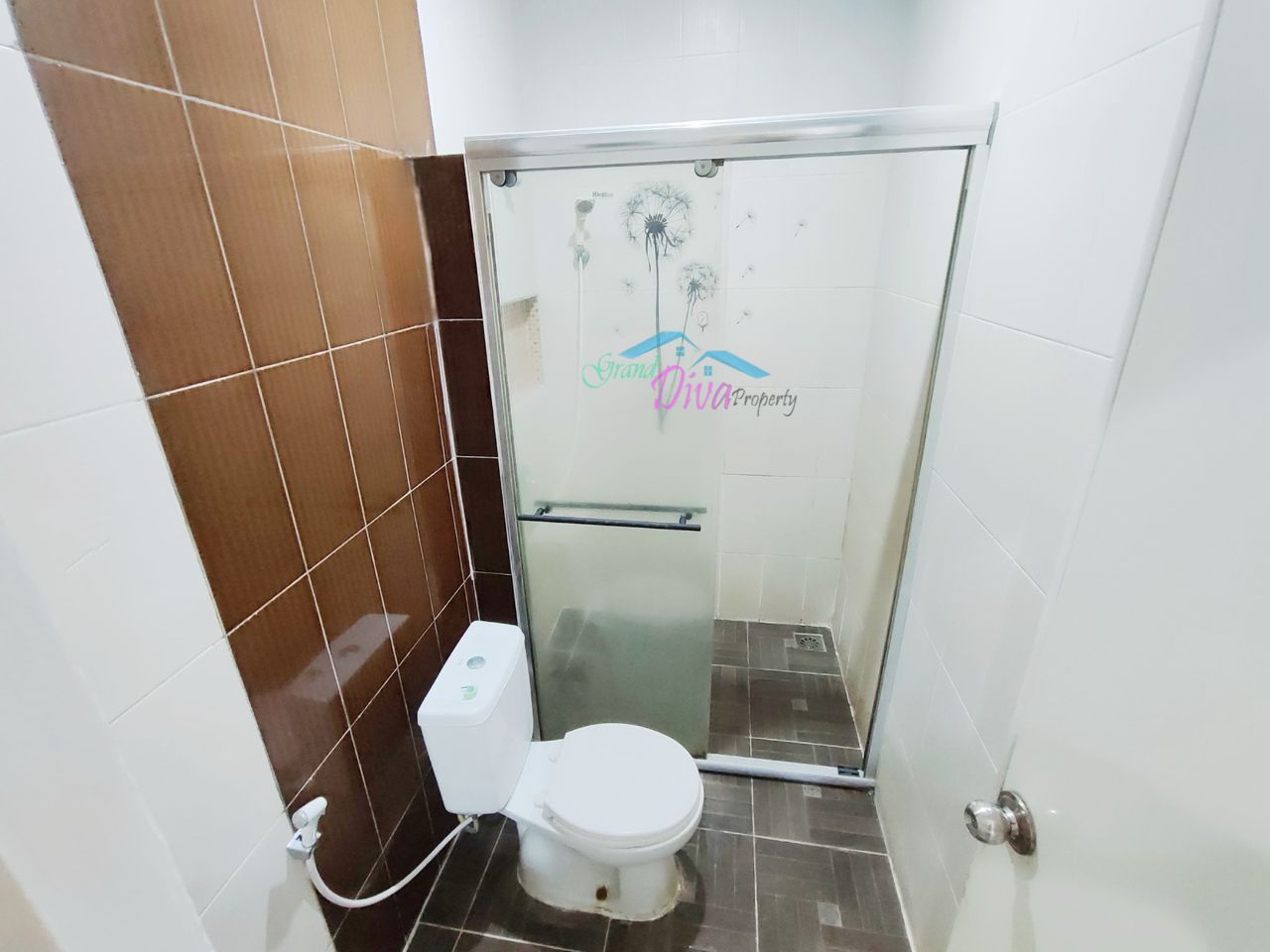 RUMAH BAGUS BARU DI RENOVASI DI PERUM GRAND SERPONG RESIDENCE 2