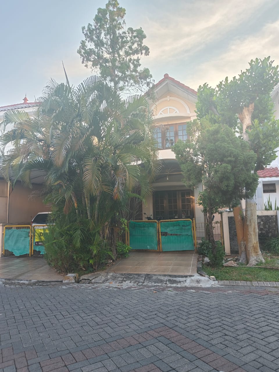 rumah dijual villa valencia surabaya