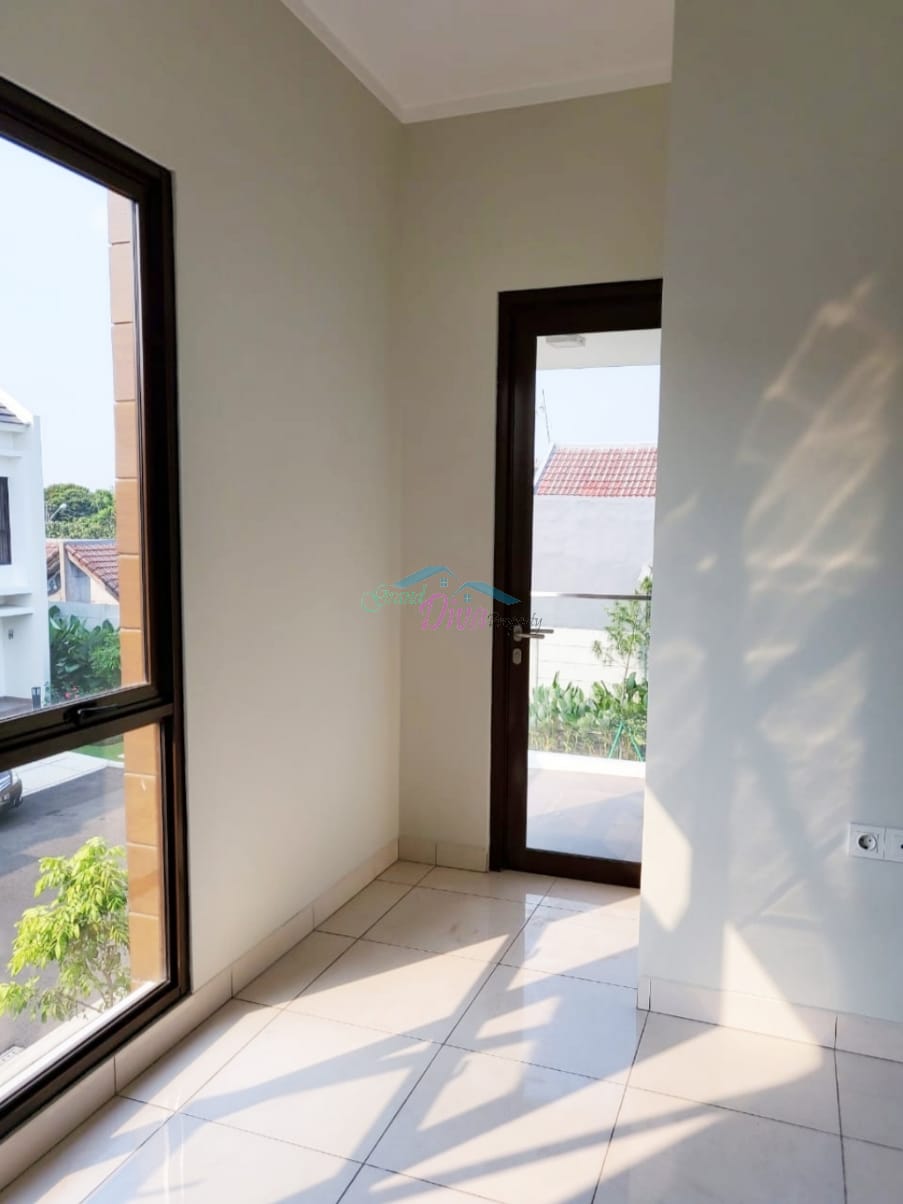 RUMAH DI CLUSTER SUMMARECON BEKASI