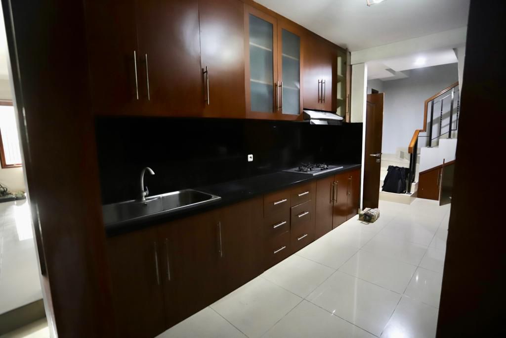 Jual Sewa Rumah Bisa untuk Kantor di Area Cilandak Dekat Citos