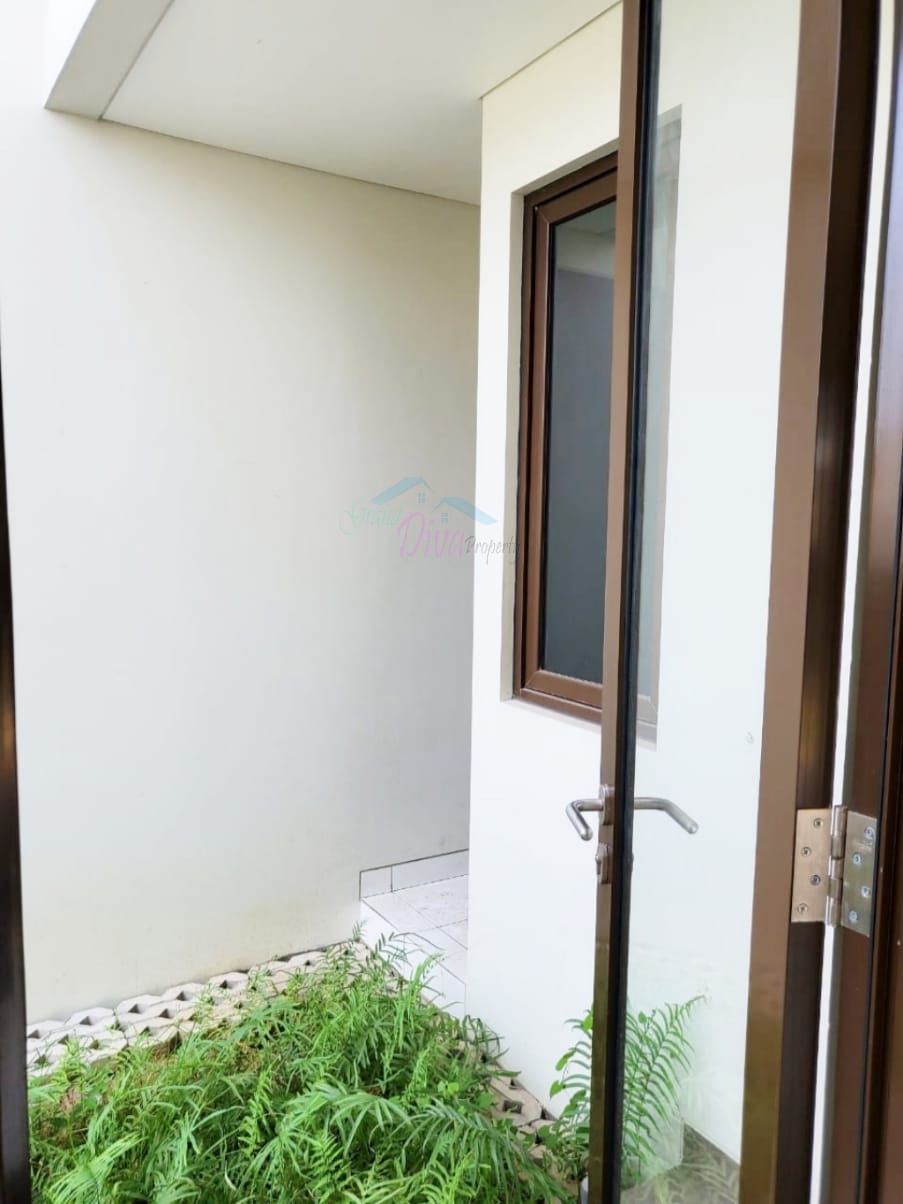 RUMAH DI CLUSTER SUMMARECON BEKASI