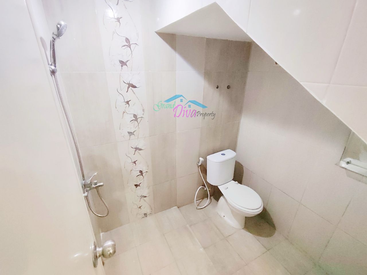 RUMAH BAGUS BARU DI RENOVASI DI PERUM GRAND SERPONG RESIDENCE 2